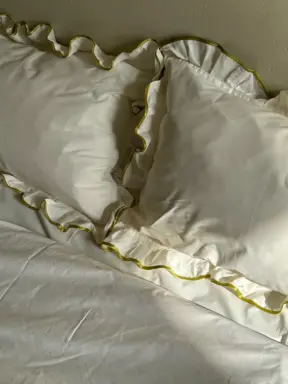 Комплект з рюшами та кантом Milk/Olive Ranfors